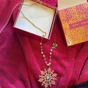 Super cute Betsy Johnson pink snowflake necklace
